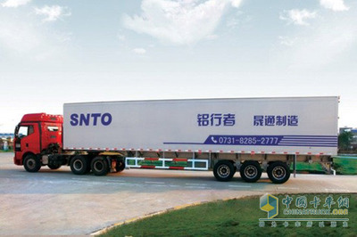 又見鋁合金半掛 晟通全鋁廂式掛車下線